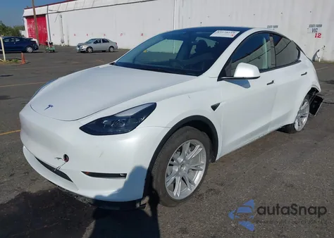 2023 Tesla Model Y Awd/Long Range Dual Motor All-Wheel Drive z USA, uszkodzony, nr VIN 7SAYGDEE5PF755573